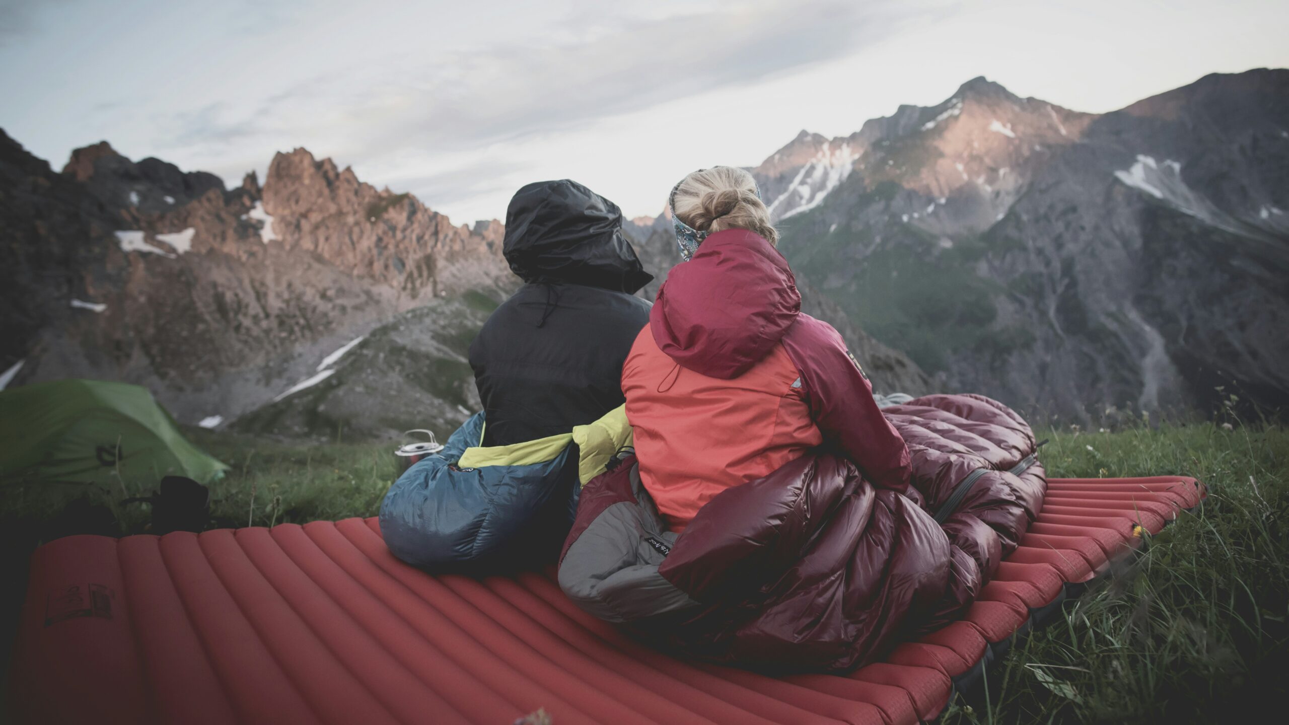 From Summer to Snow: The Complete Guide to Picking a Sleeping Bag